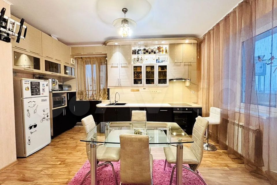 Продаётся 3-комнатная квартира, 101.7 м²