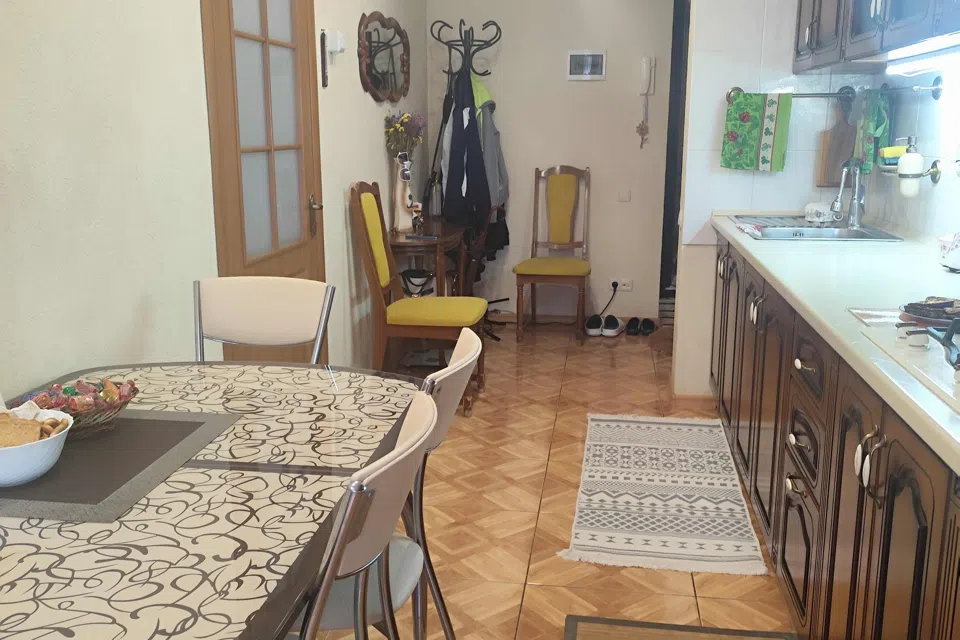 Продаётся 2-комнатная квартира, 56 м²