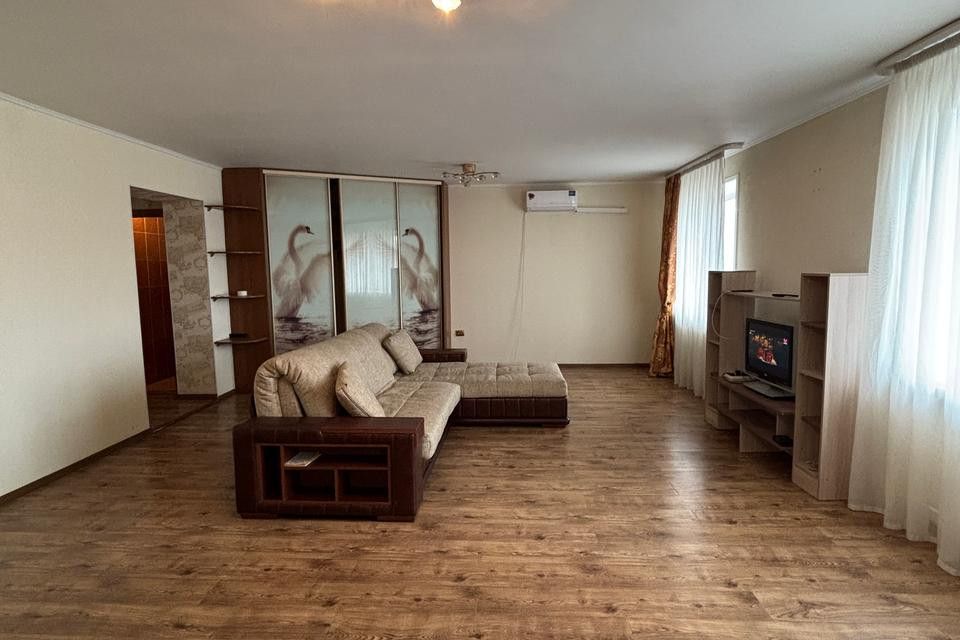 Продаётся 2-комнатная квартира, 82.4 м²