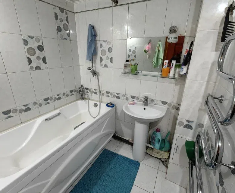 Продаётся 4-комнатная квартира, 82.8 м²