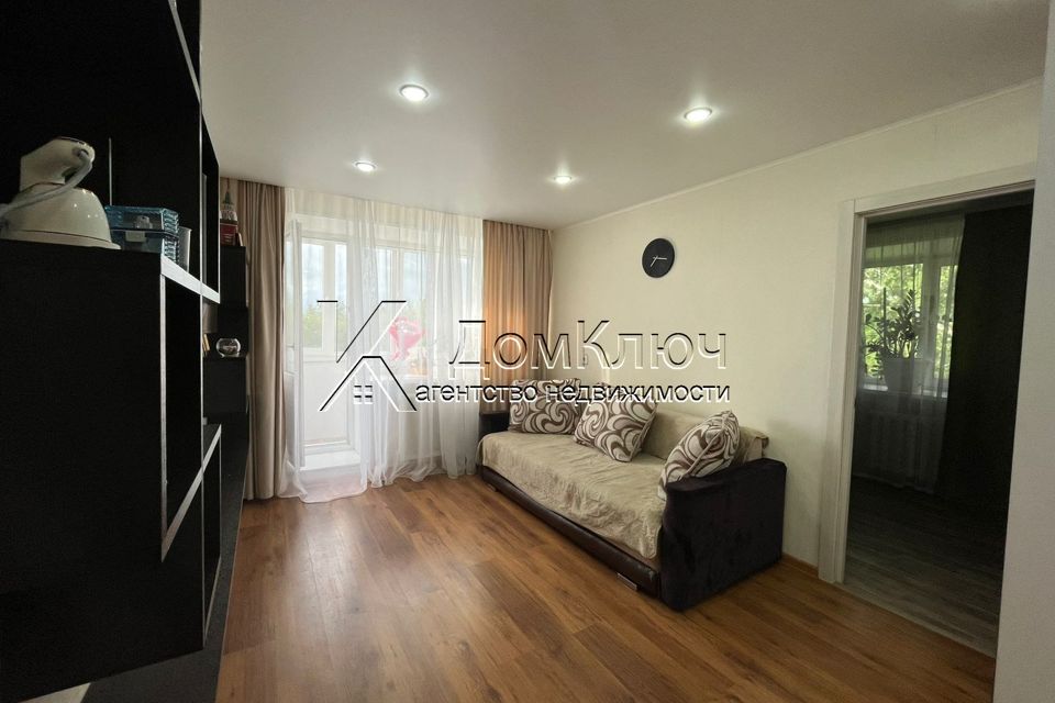 Продаётся 3-комнатная квартира, 49.9 м²