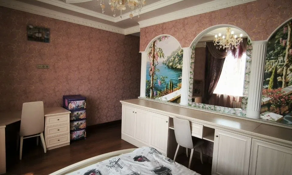 Продаётся 5-комнатная квартира, 180 м²