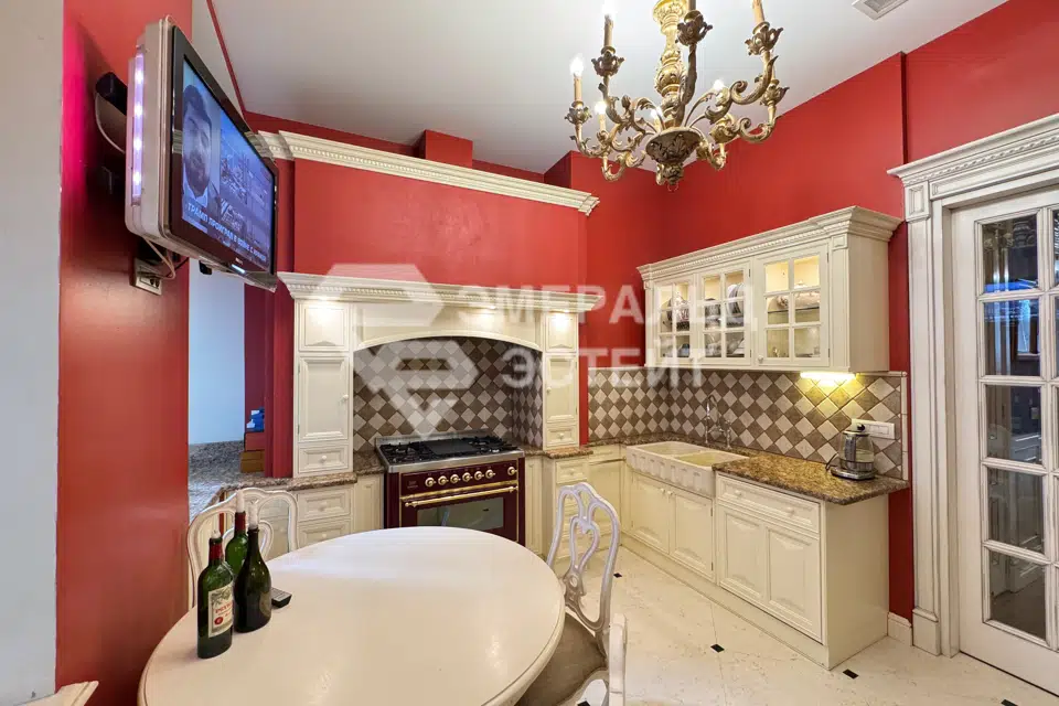 Продаётся 3-комнатная квартира, 133.4 м²