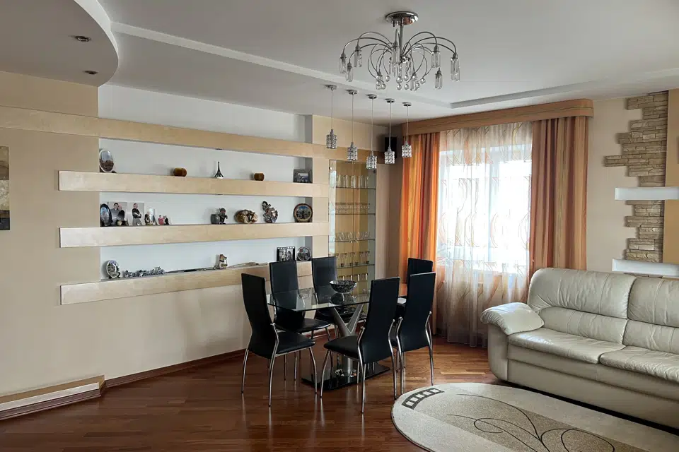Продаётся 4-комнатная квартира, 134.5 м²