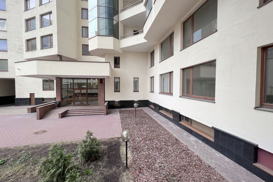 Продаётся 3-комнатная квартира, 121 м²