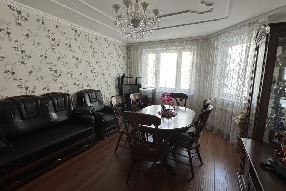 Продаётся 3-комнатная квартира, 98 м²