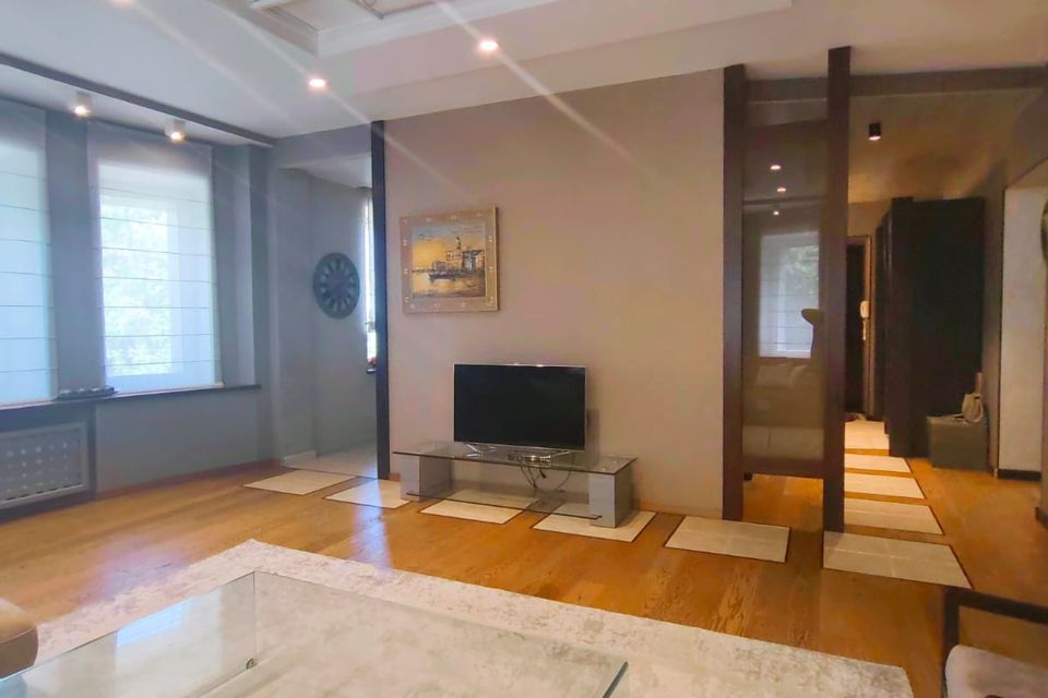 Продаётся 4-комнатная квартира, 135.3 м²