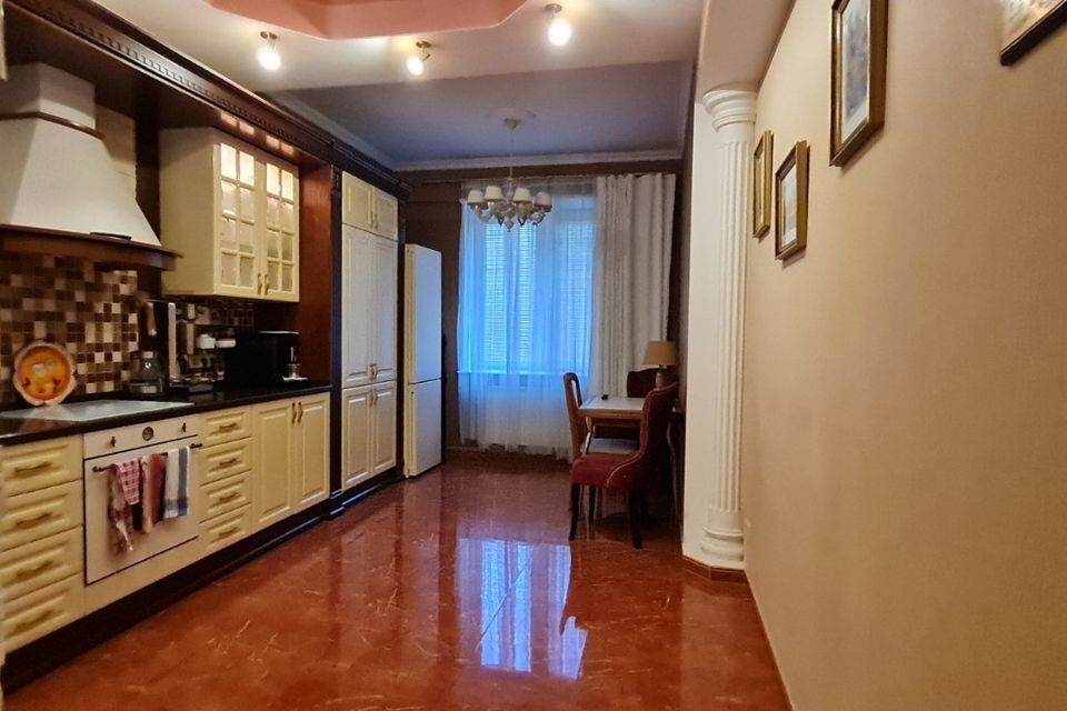 Продаётся 2-комнатная квартира, 105.6 м²