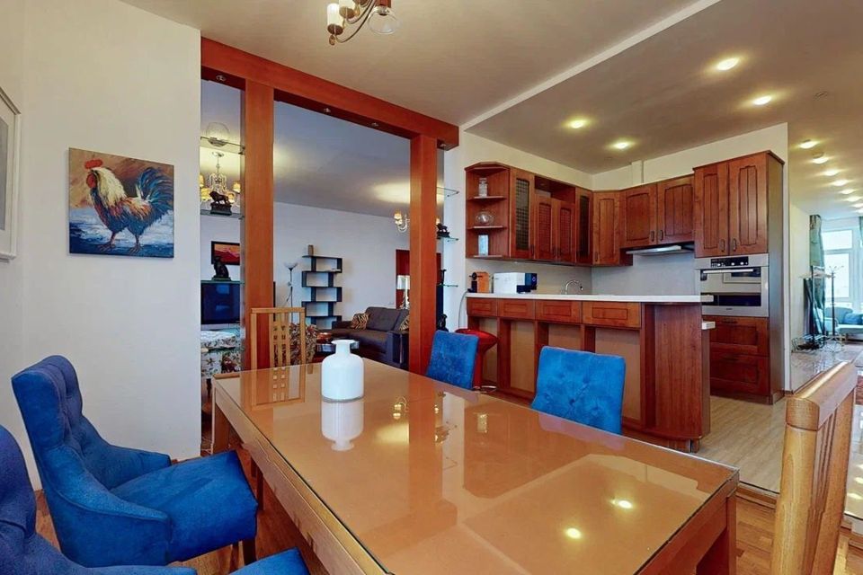 Сдаётся 4-комнатная квартира, 214.7 м²