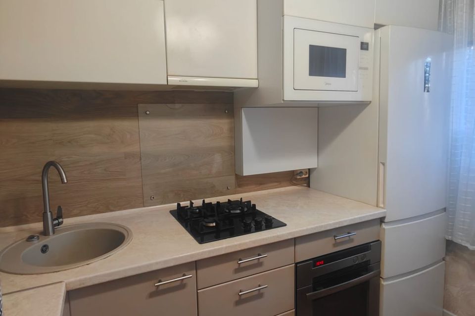 Продаётся 3-комнатная квартира, 63.3 м²