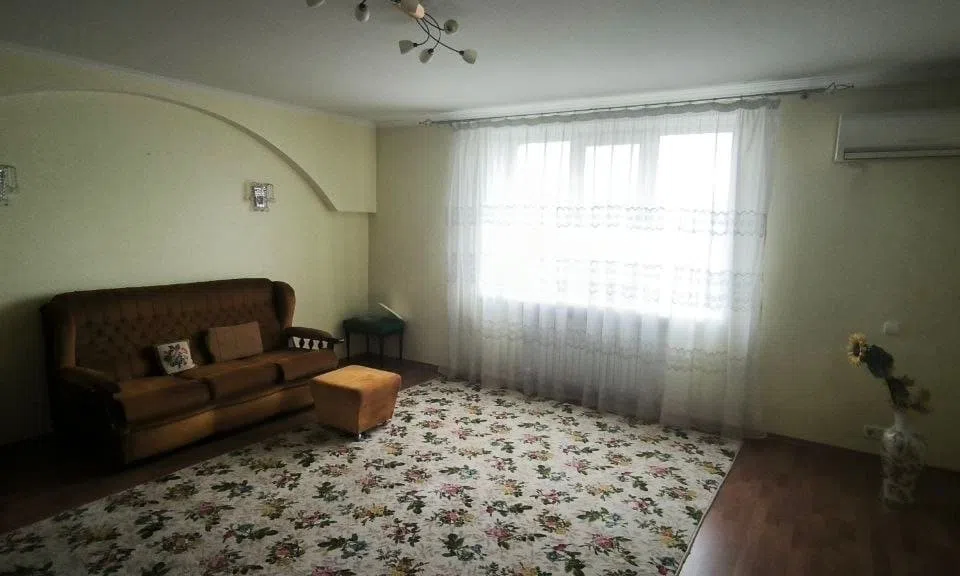Продаётся 4-комнатная квартира, 100 м²