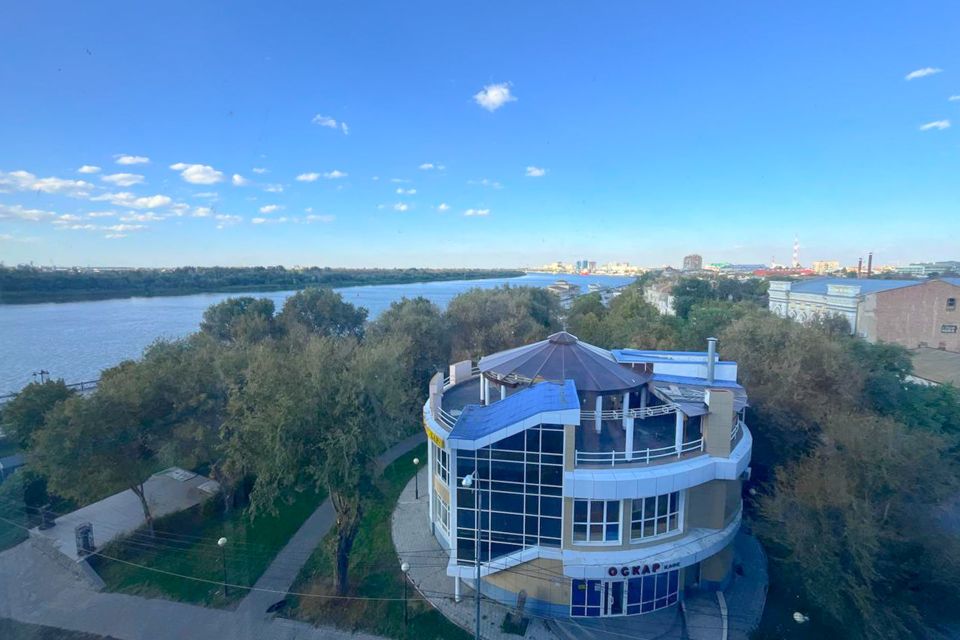 Продаётся 3-комнатная квартира, 126.4 м²