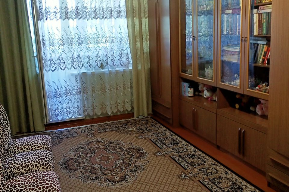 Продаётся 4-комнатная квартира, 61.7 м²