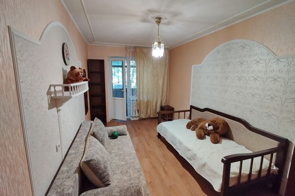 Продаётся 4-комнатная квартира, 98 м²