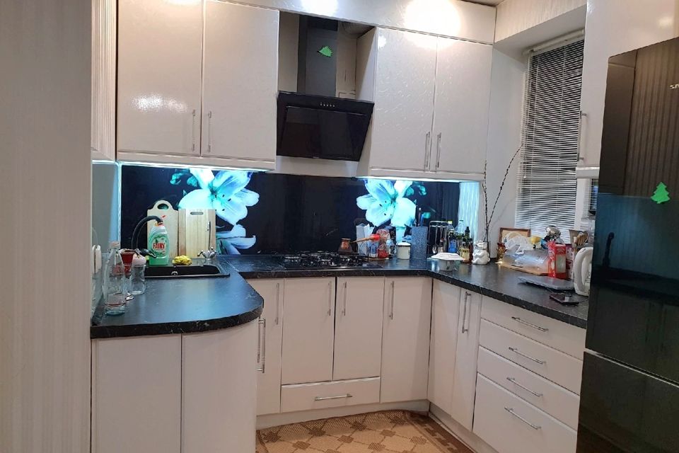 Продаётся 4-комнатная квартира, 74 м²