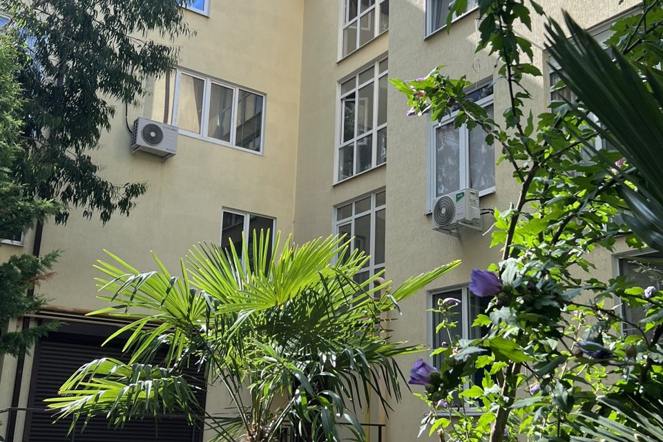 Продаётся 2-комнатная квартира, 114 м²