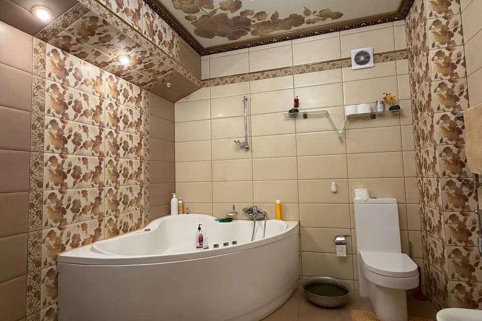 Продаётся 4-комнатная квартира, 183 м²