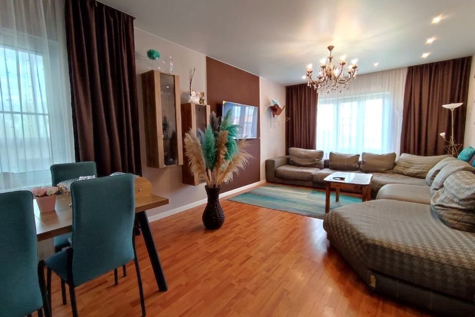 Продаётся 4-комнатная квартира, 112 м²