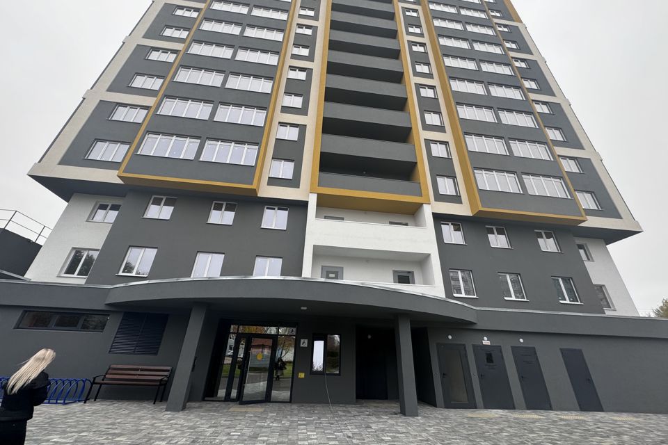 Продаётся 4-комнатная квартира, 138 м²
