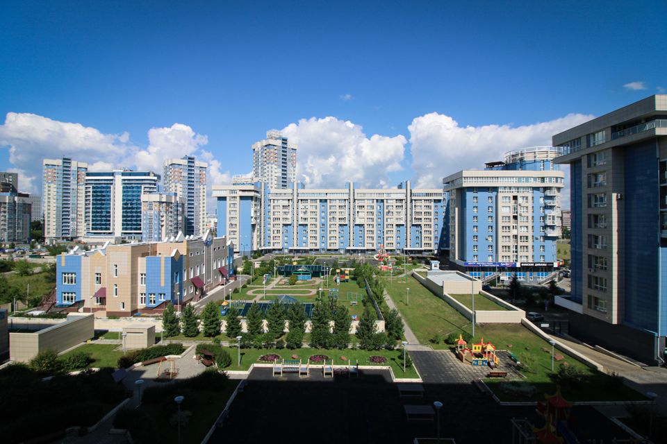Продаётся 3-комнатная квартира, 121.1 м²