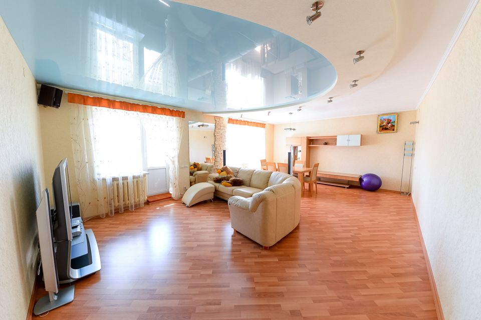 Продаётся 4-комнатная квартира, 260 м²