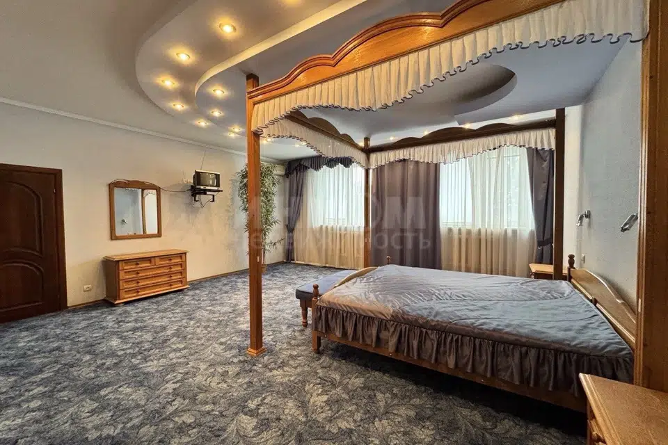 Продаётся 2-этажный дом, 418 м²