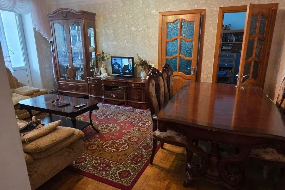 Продаётся 4-комнатная квартира, 63 м²