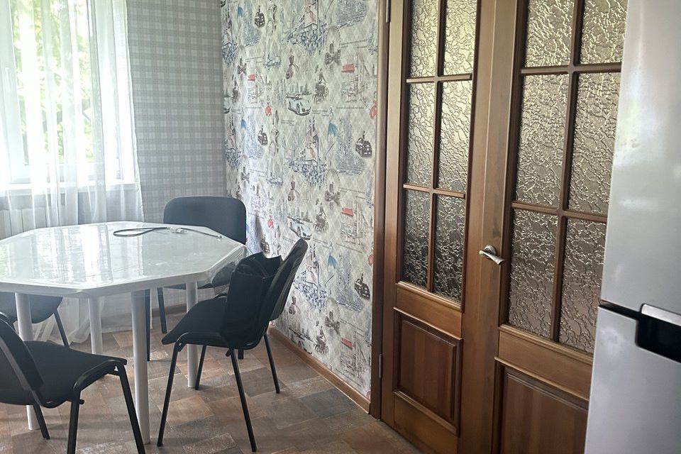 Продаётся 4-комнатная квартира, 64 м²