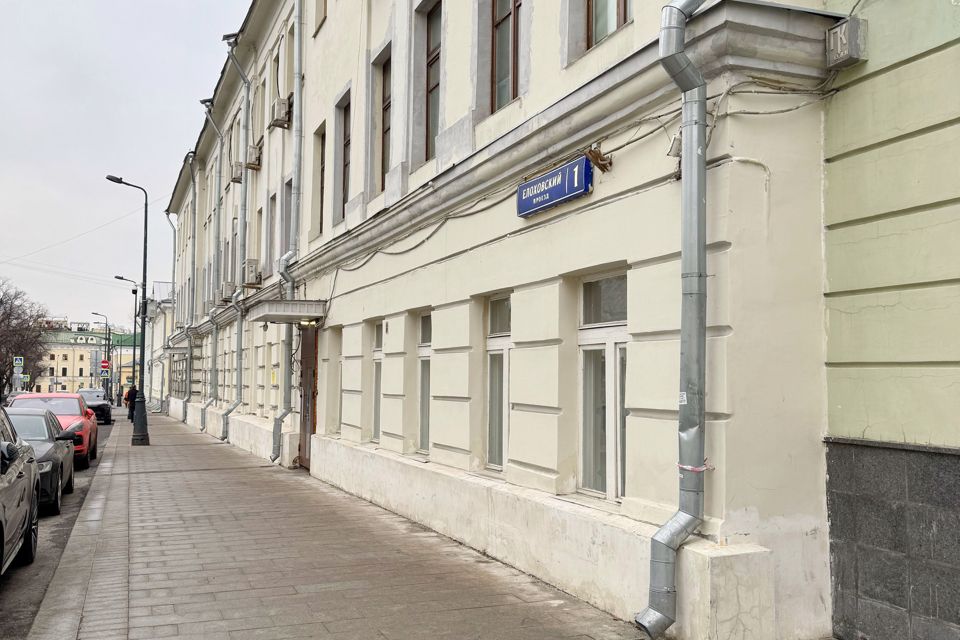 Продаётся 4-комнатная квартира, 165.6 м²