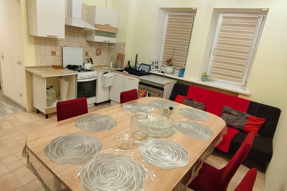 Продаётся 4-комнатная квартира, 90.6 м²