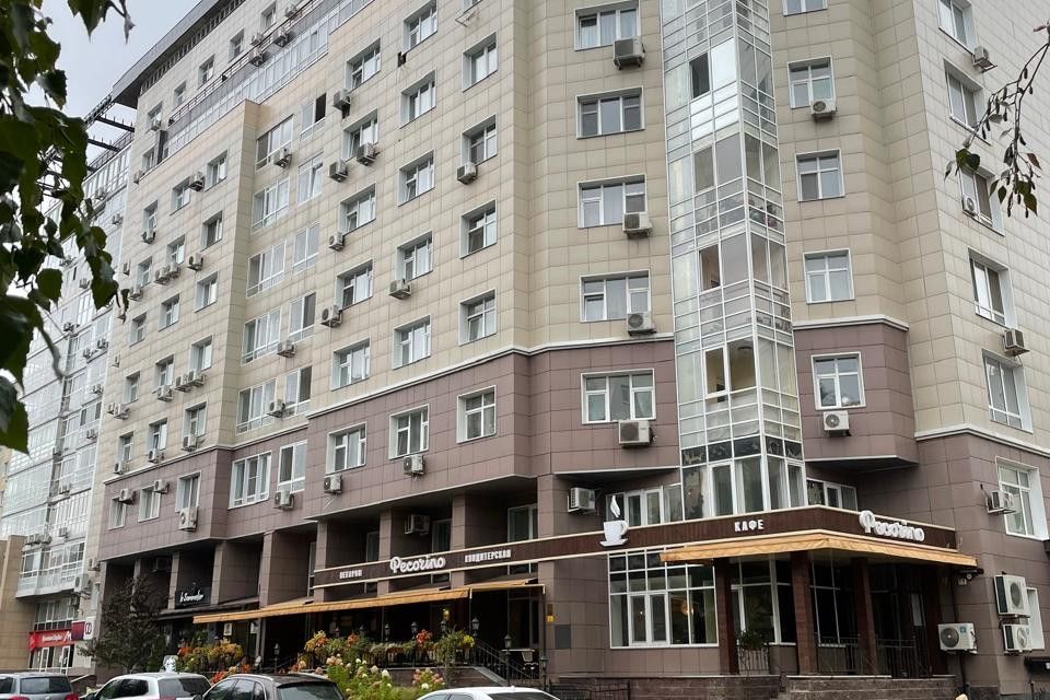 Продаётся 4-комнатная квартира, 148.7 м²