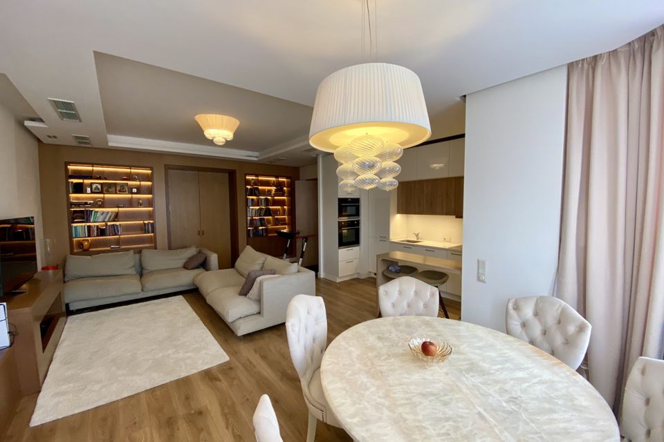 Продаётся 3-комнатная квартира, 154 м²