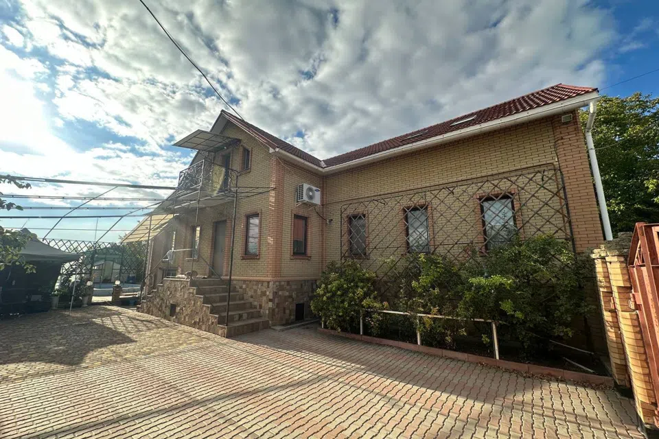 Продаётся 2-этажный дом, 190 м²