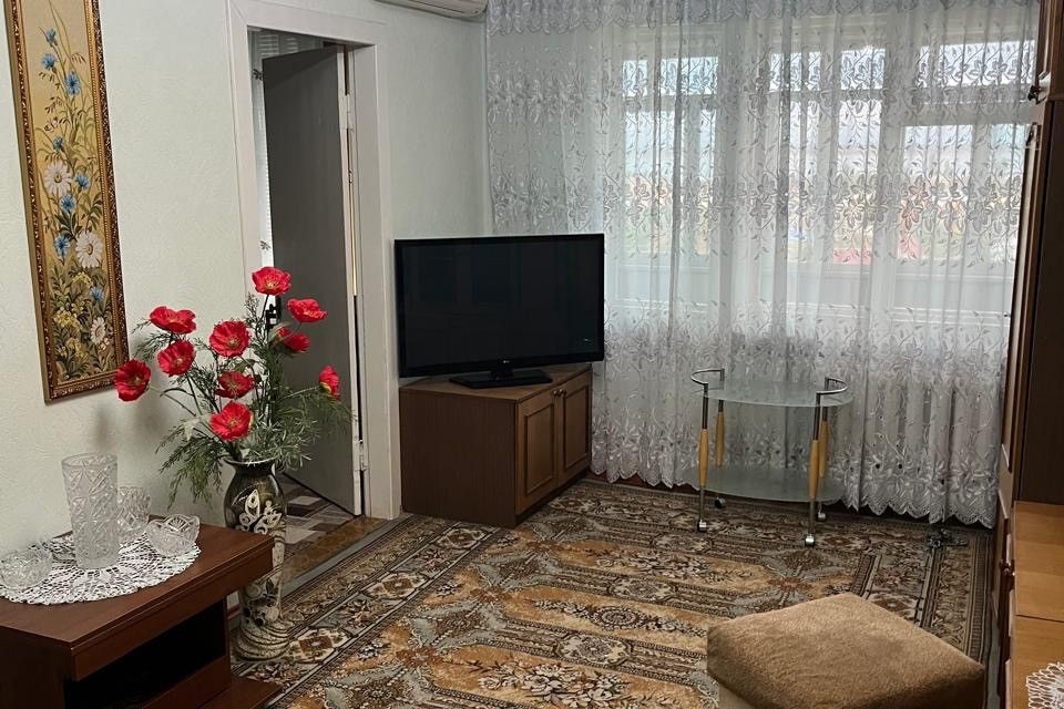Продаётся 4-комнатная квартира, 60.3 м²