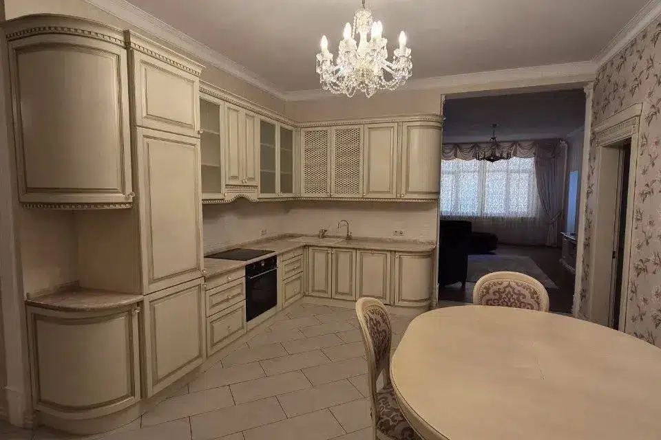 Продаётся 4-комнатная квартира, 154 м²