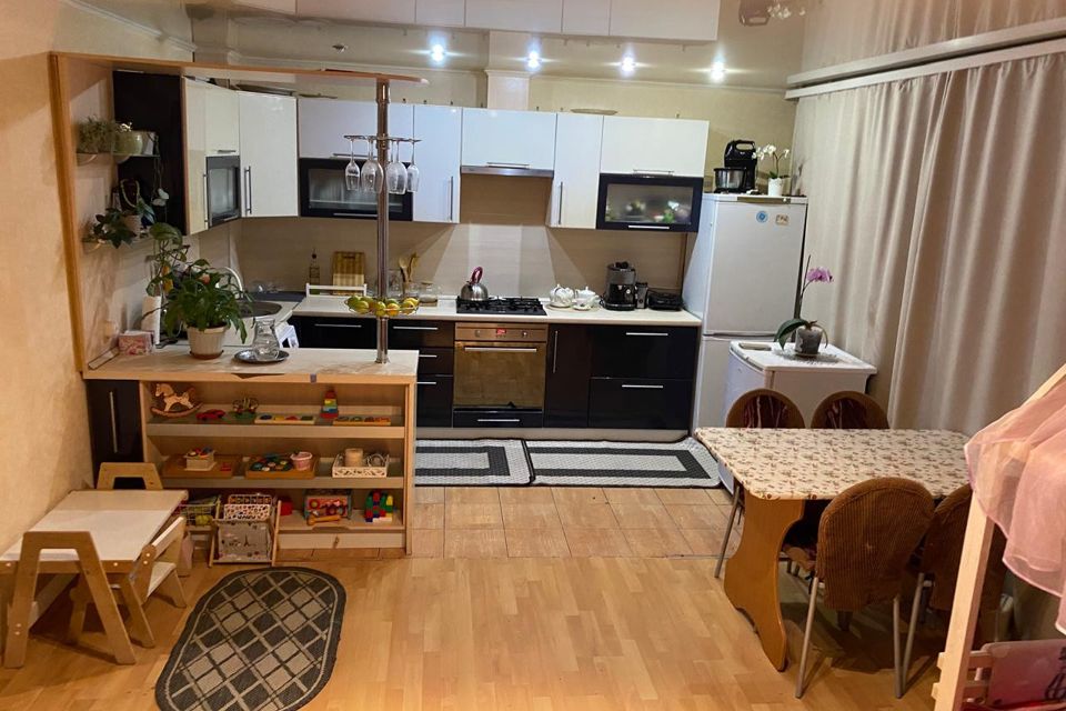 Продаётся 4-комнатная квартира, 75.4 м²