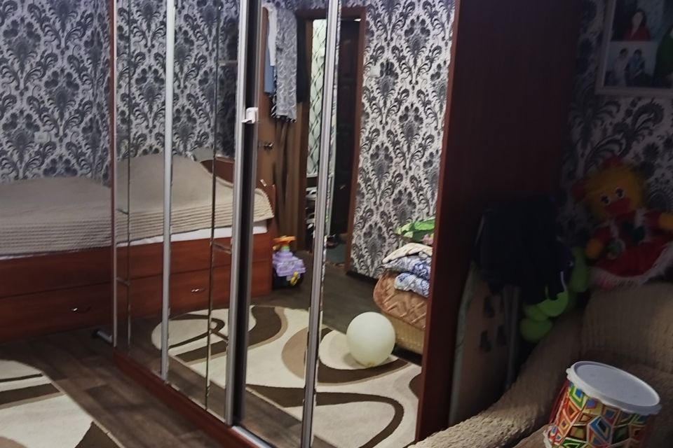 Чапаева гусь хрустальный. Зеркало бронза. Шкаф купе с зеркалами ромбами в спальню. Бронзовая пескоструйка на зеркале