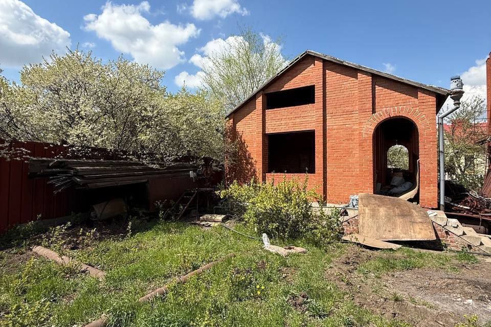 Продаётся 3-этажный дом, 360 м²