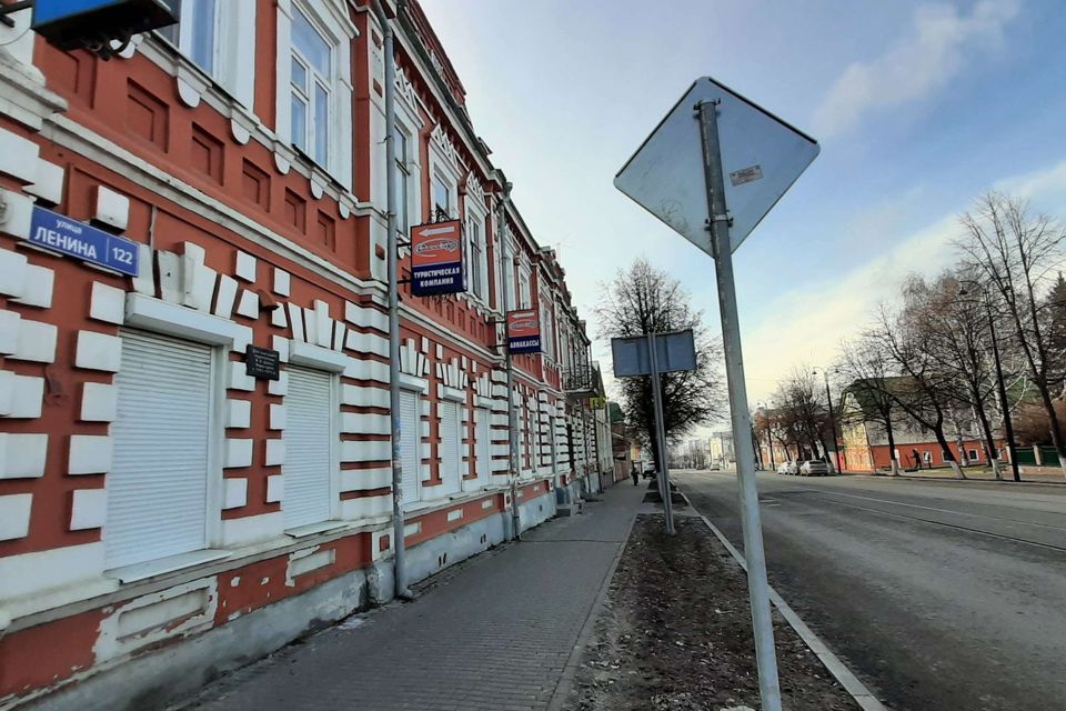 Ulyanovsk, Lenin st house 122 (ул. Александра Матросова, 25). Apartment house