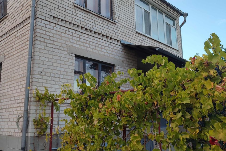 Продаётся 2-этажный дом, 185 м²