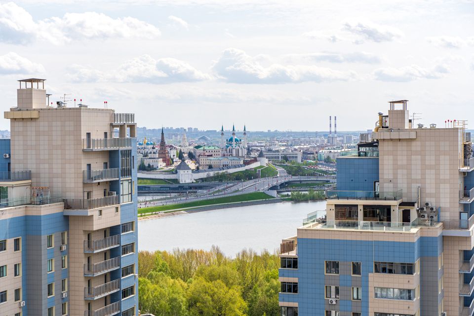 Продаётся 4-комнатная квартира, 235 м²
