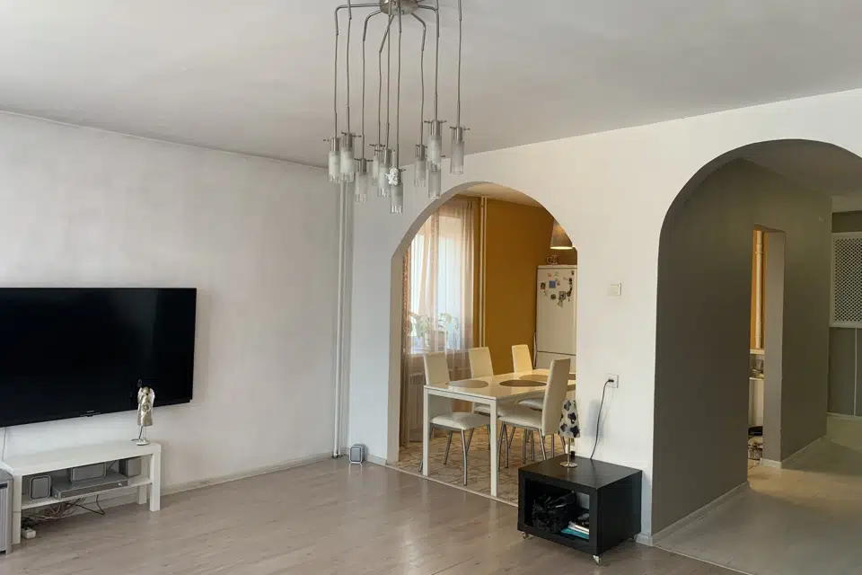 Продаётся 4-комнатная квартира, 106.4 м²