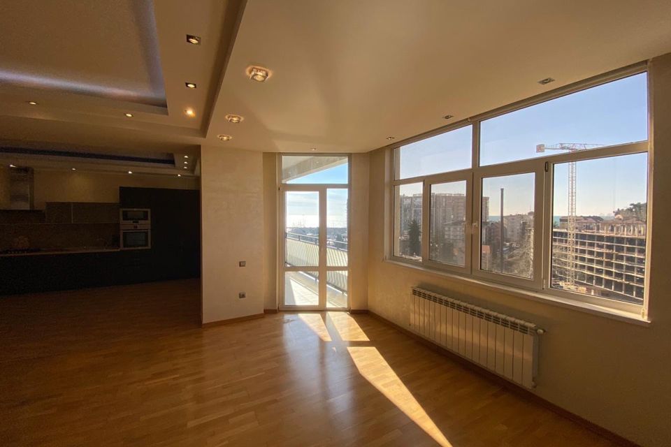 Продаётся 3-комнатная квартира, 132.3 м²