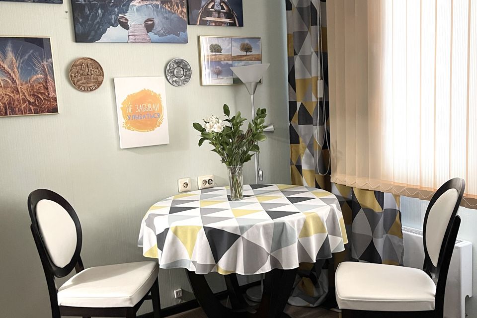 Продаётся 2-комнатная квартира, 60.7 м²
