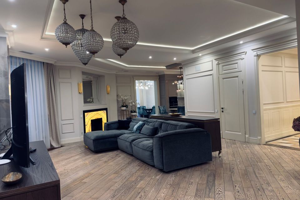Продаётся 4-комнатная квартира, 182 м²
