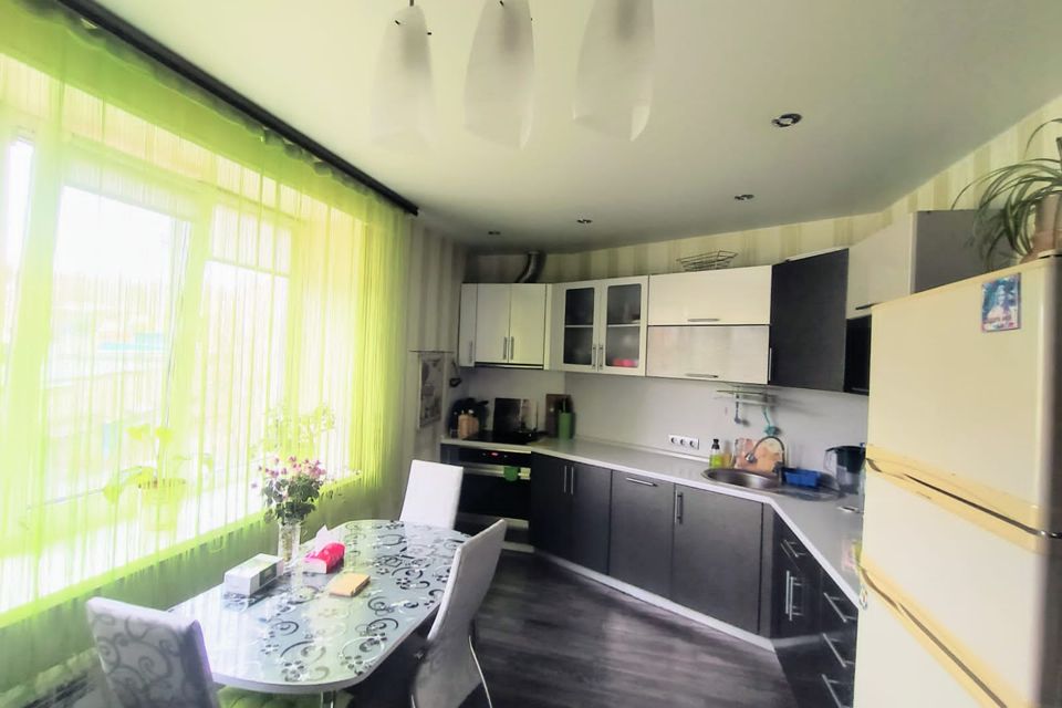 Продаётся 4-комнатная квартира, 112.7 м²
