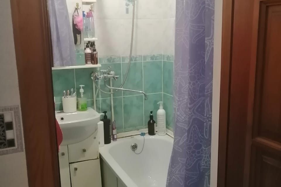 Продаётся 4-комнатная квартира, 63 м²
