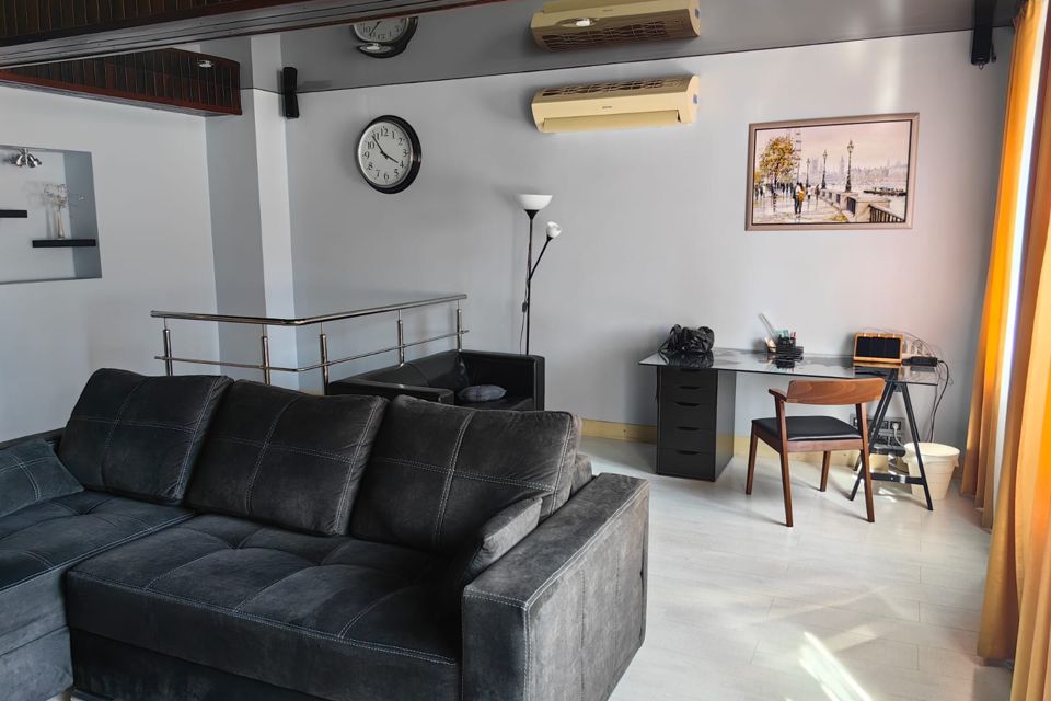 Продаётся 2-комнатная квартира, 107.1 м²