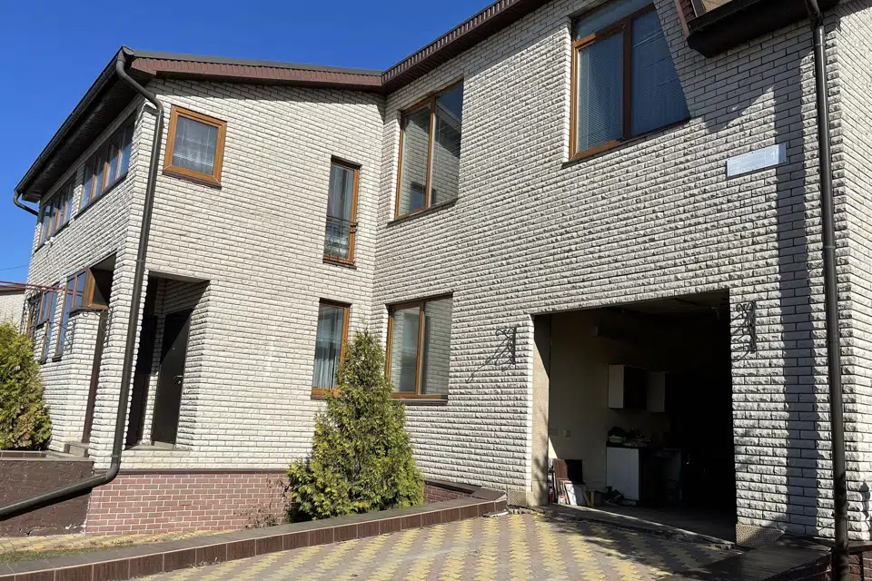 Продаётся 3-этажный дом, 357 м²