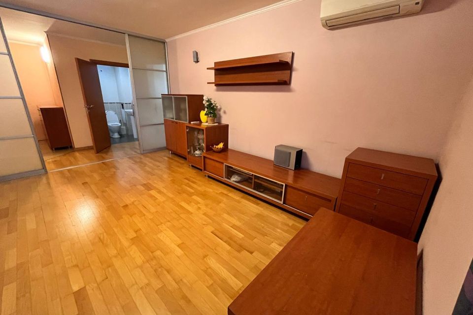 Продаётся 4-комнатная квартира, 1005 м²